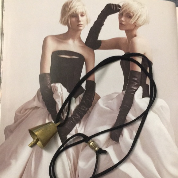 unknown Jewelry - Beautiful nay leather necklace with vintage metal bell